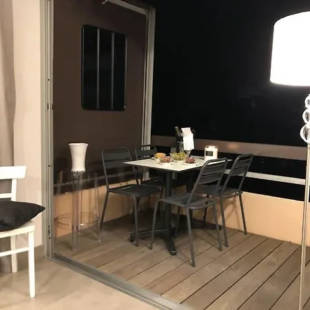 Sea Tropez-grand Studio, Terrasse Vue Mer, Garage Apartment