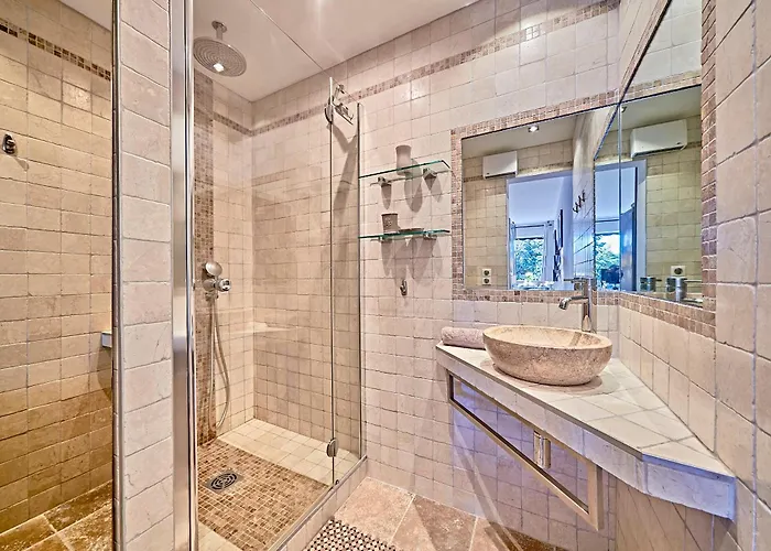 Sea Tropez-grand Studio, Terrasse Vue Mer, Garage Daire *