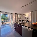 Sea Tropez-grand Studio, Terrasse Vue Mer, Garage