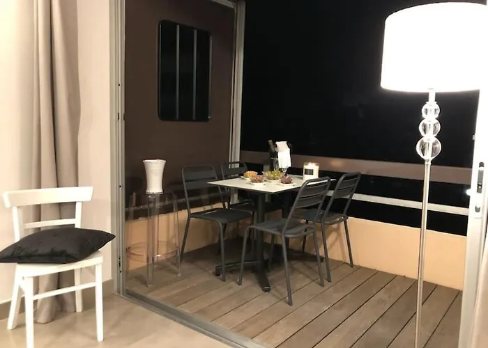 Sea Tropez-grand Studio, Terrasse Vue Mer, Garage Apartment